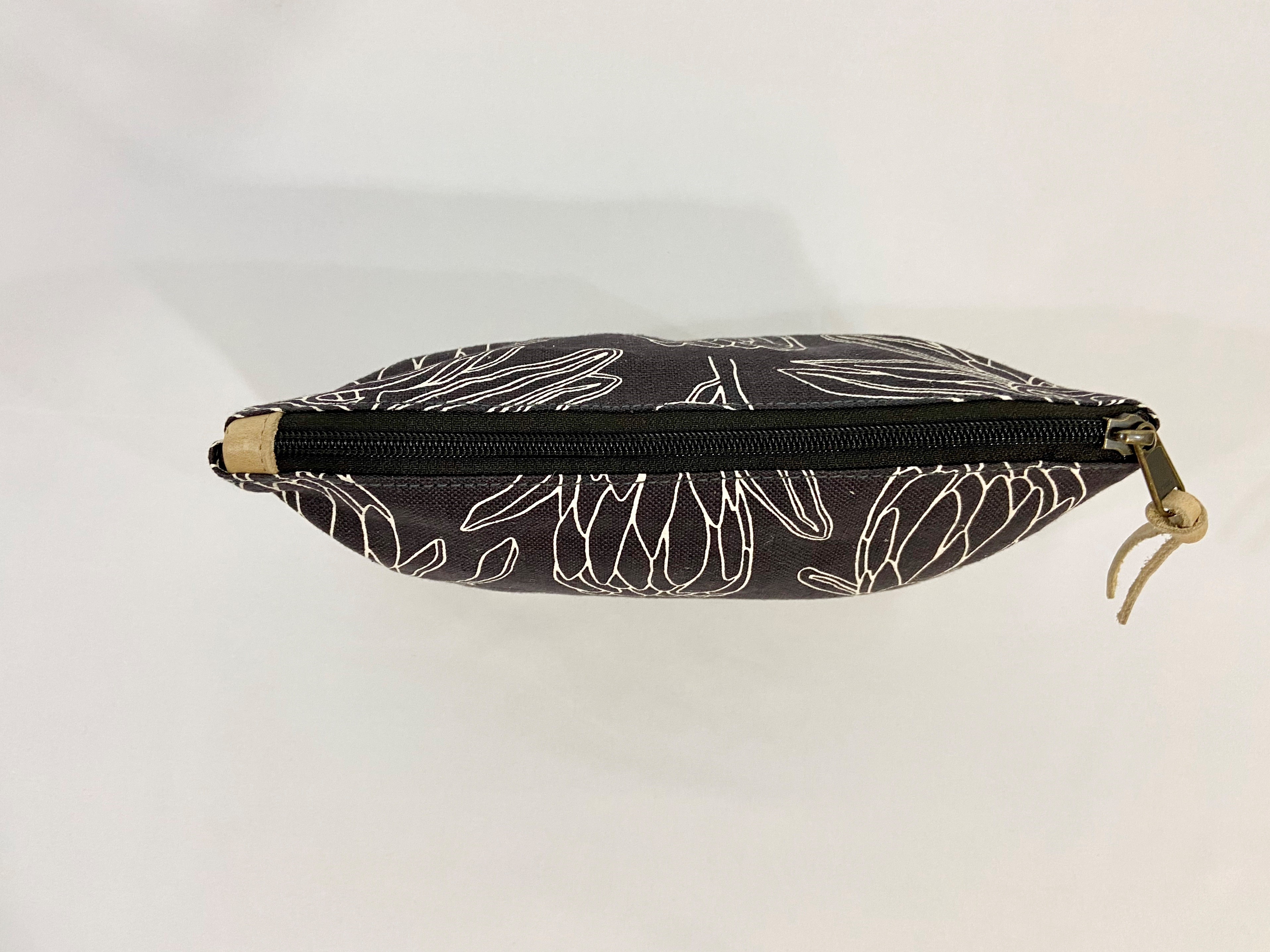 Large zip purse - line protea-1126